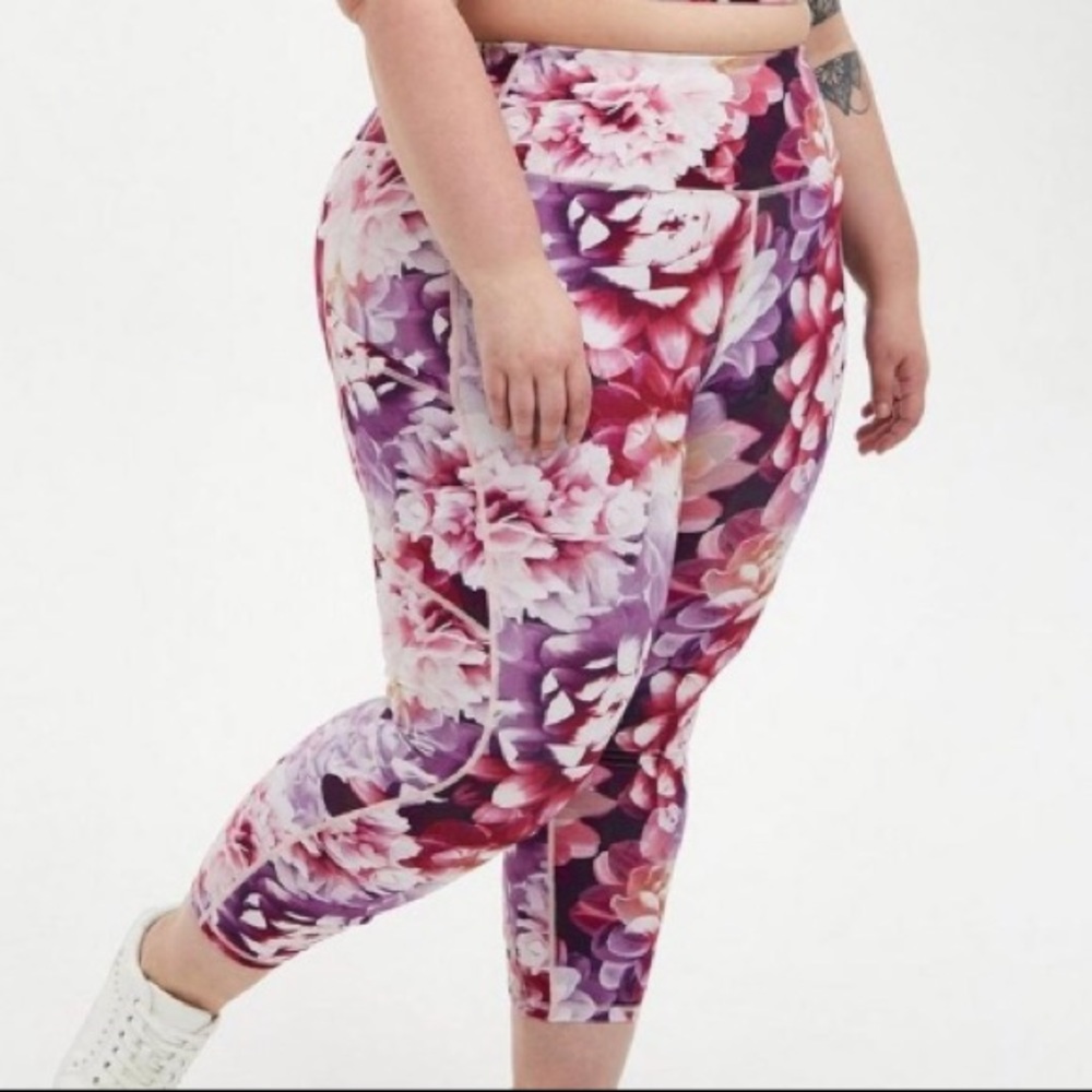 Torrid Photo Floral Cropped Leggings